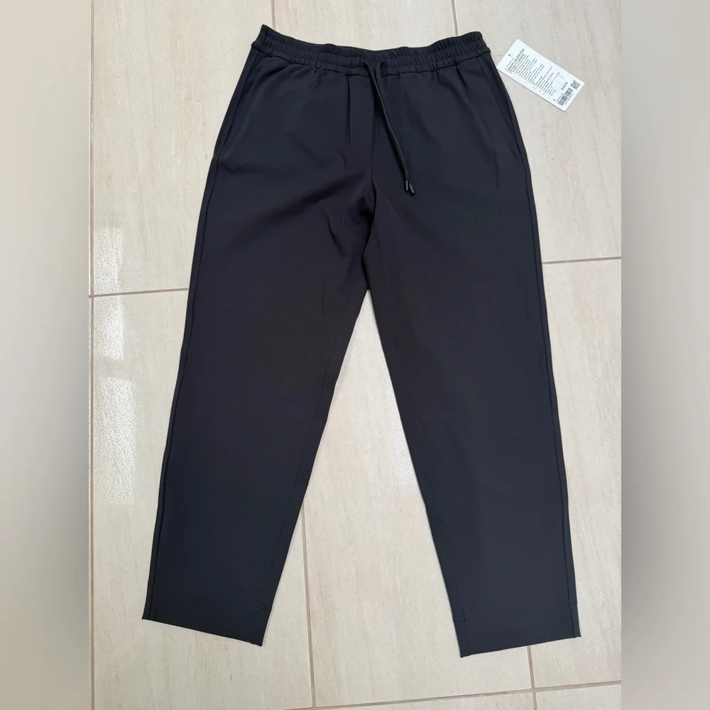 NWT Lululemon Tapered-Leg Mid-Rise 7/8 Pant *Luxtreme in Black in size Small